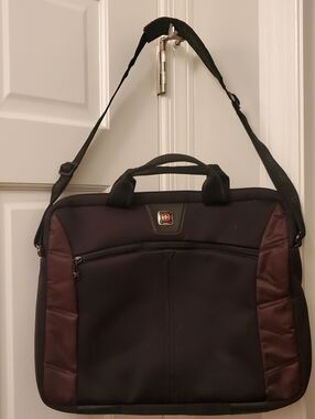 Swiss Gear Sherpa Slim Bag Messenger Laptop Bag. Black & Burgundy